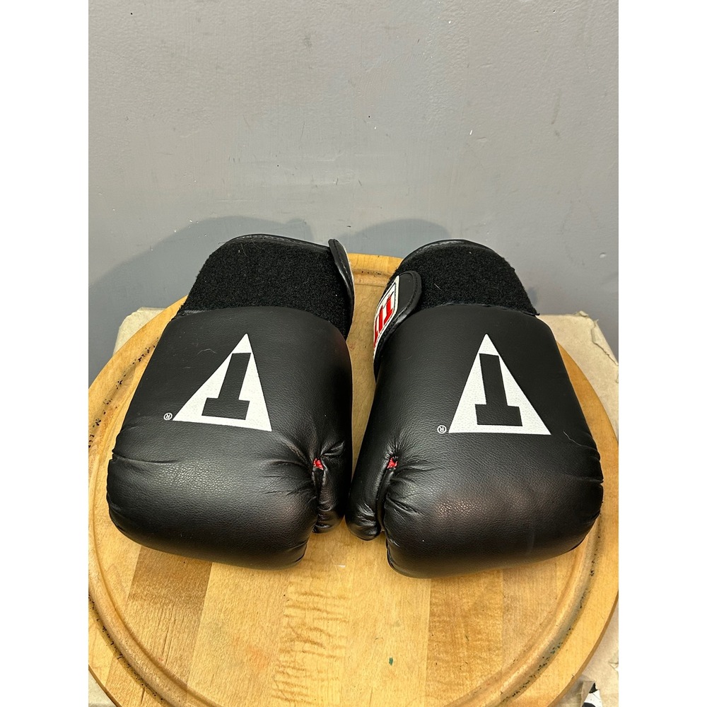 Title Boxing Gloves Unisex 14oz Black Red Classic Training Sparring Hook & Loop